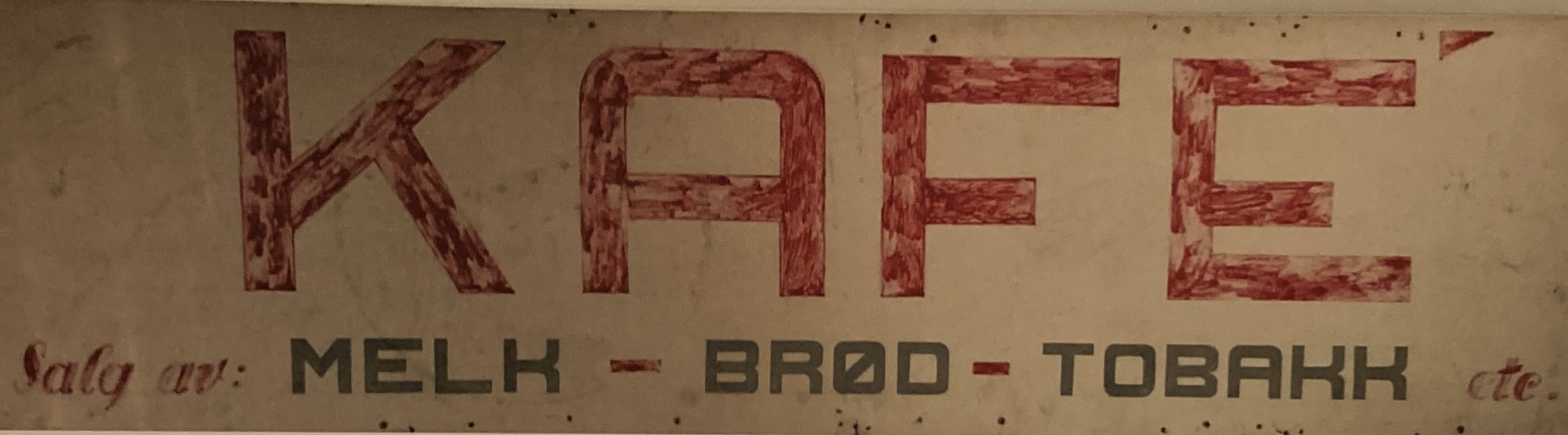 Skiltet er frå Olaf Frich sin fyrste kafé fyrst på 1940-talet. Henger nå inne på konditoriet. Okt 25 Foto: Mk