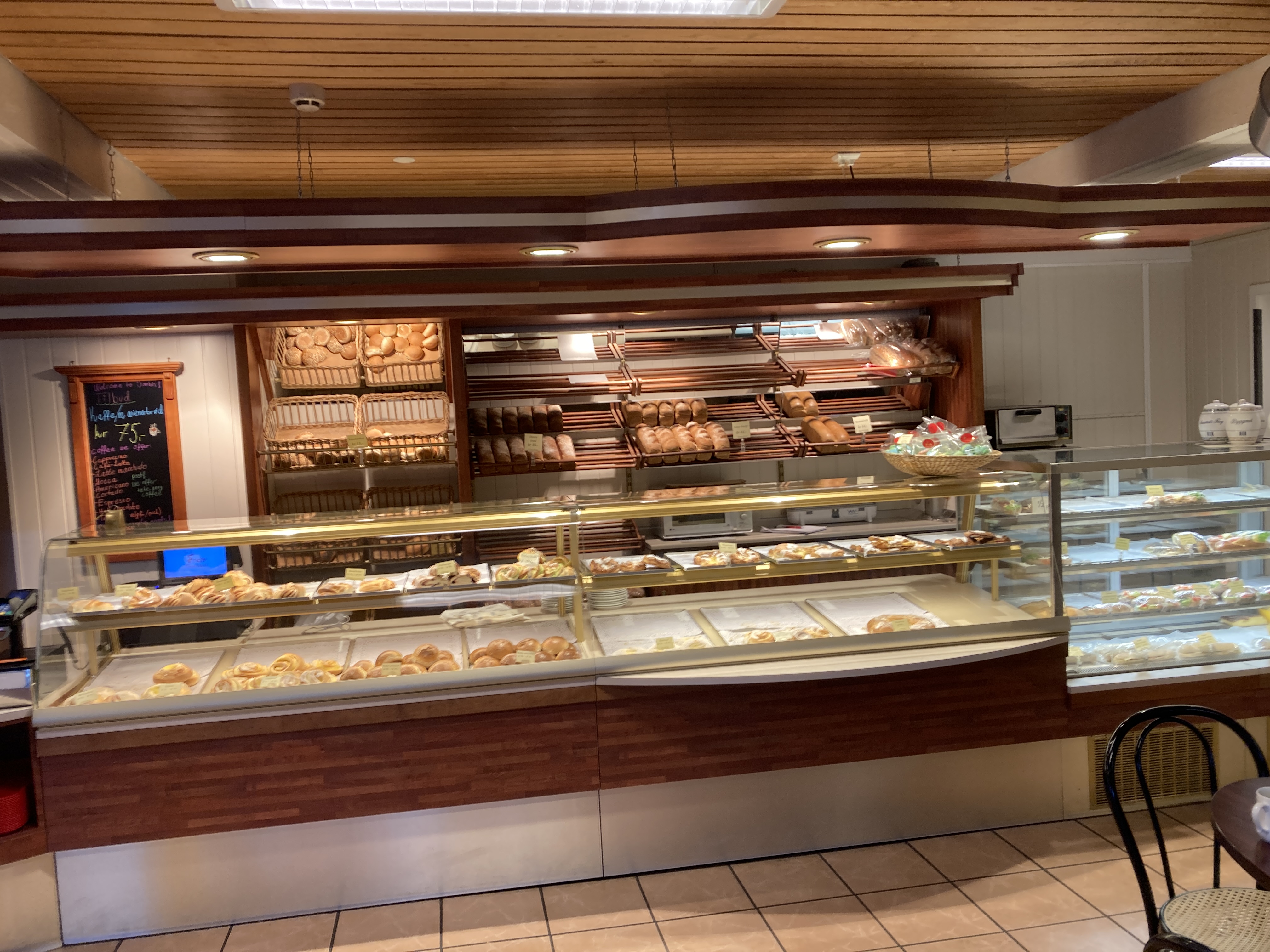 Fersk bakst over heile disken, kvar dag Okt 25 Foto: Mk