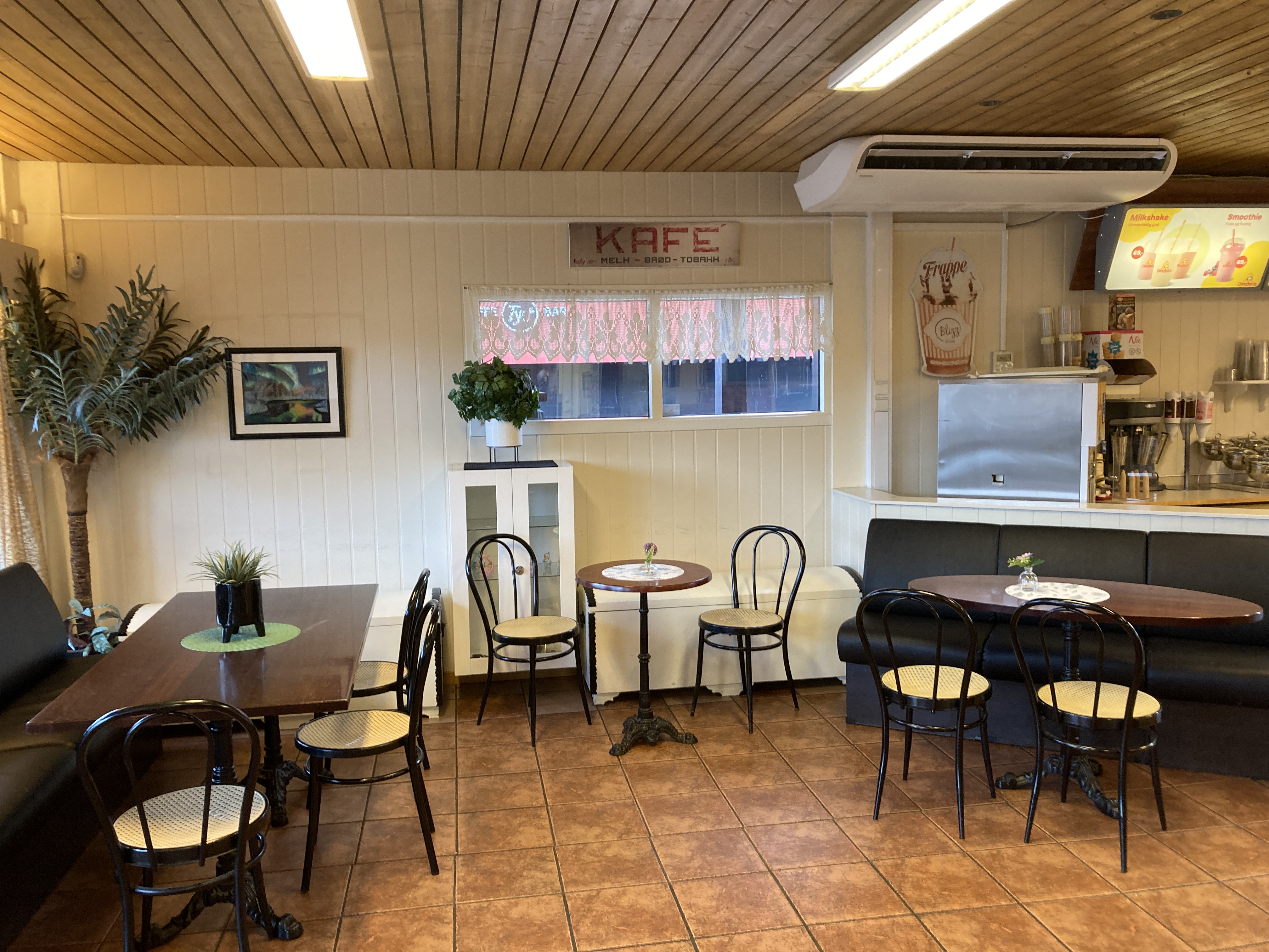 Inne på konditoriet Okt 26 Foto: Mk